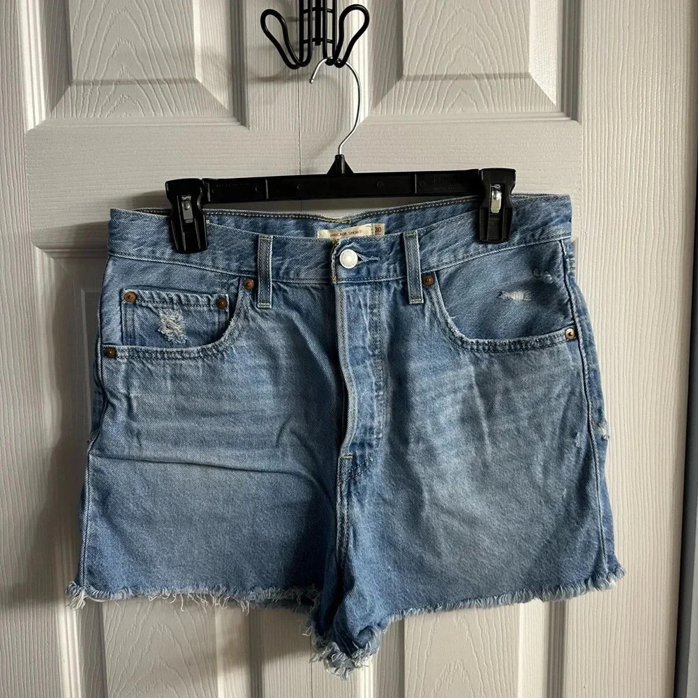 Levi’s Ribcage Shorts